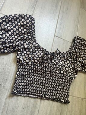 Billabong Smocked Puff Sleeve Crop Top - Grey/Blue & Cream - like new
